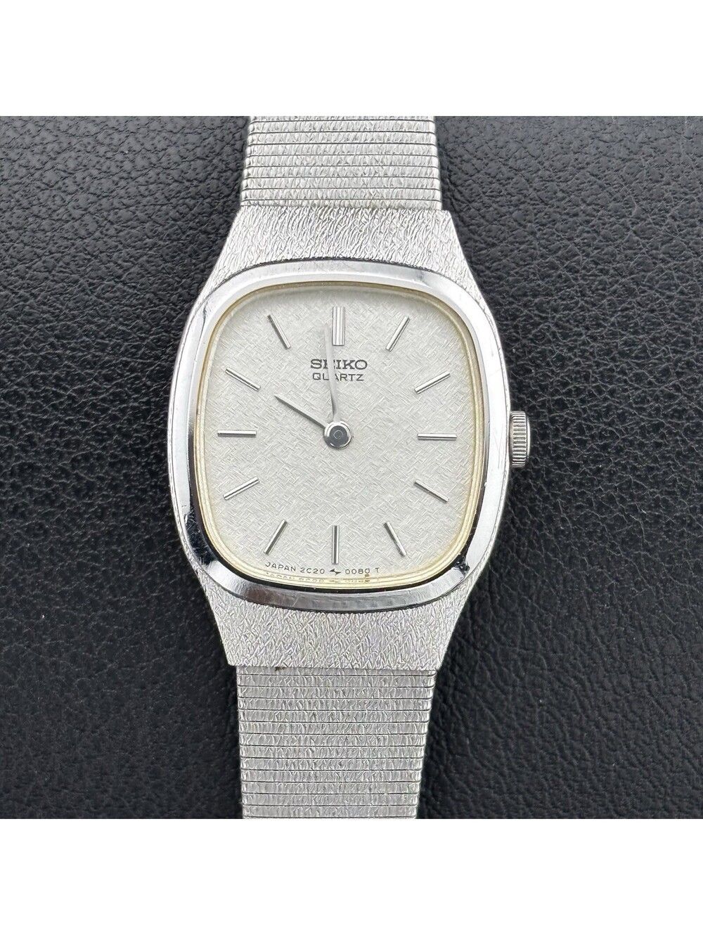 Vintage Seiko Ladies Dress Watch 18mm Silver-Tone Textured Dial 2C20-5020